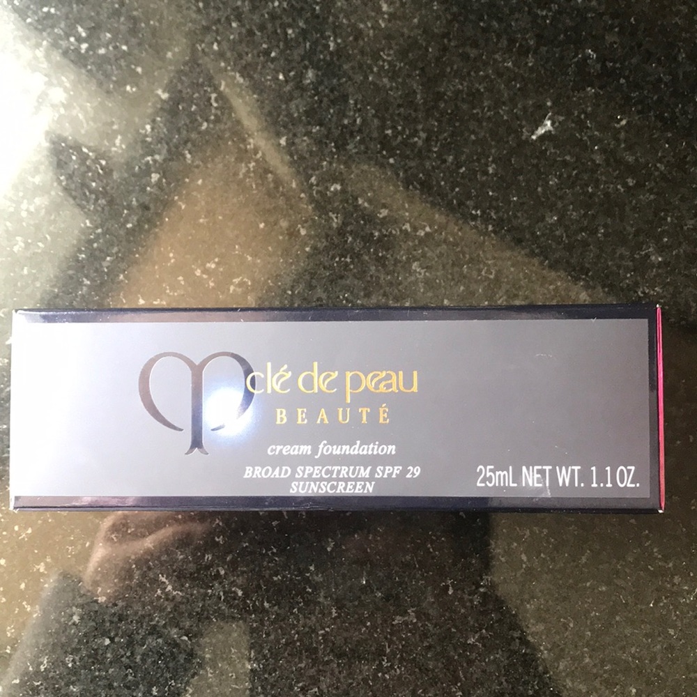 Cle de Peau Cream Foundation Shade B10